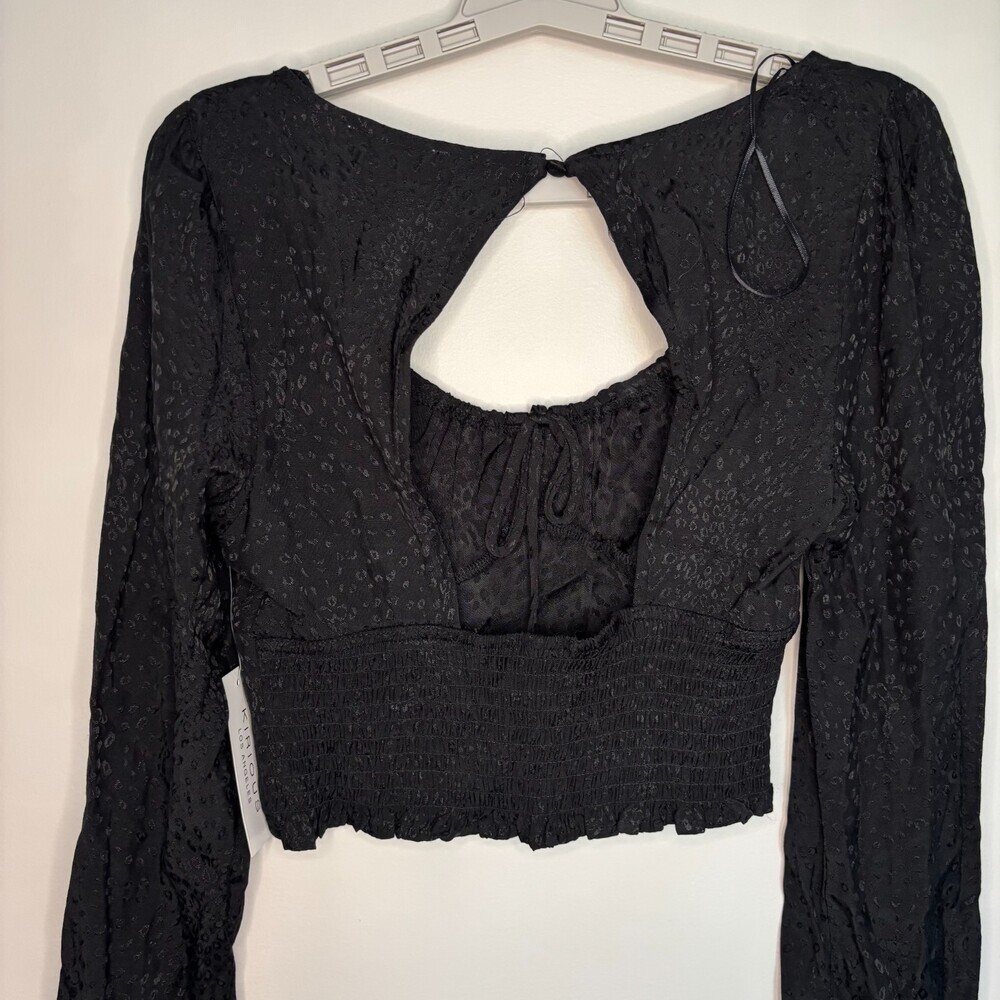 KIRIOUS NEW Cropped Long Sleeve Lightweight Top Womens M Keyhole Stretch Scoop - Picture 3 of 9